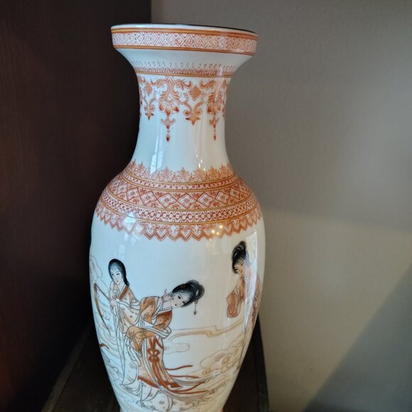 1970’s Chinese porcelain ProC Vases Ladies in a Garden Qianlong Mark - Picture 12 of 15